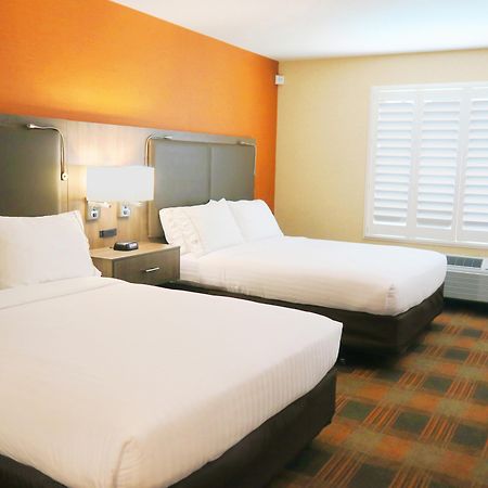 Holiday Inn Express & Suites Elk Grove Central - Hwy 99 By Ihg Ngoại thất bức ảnh