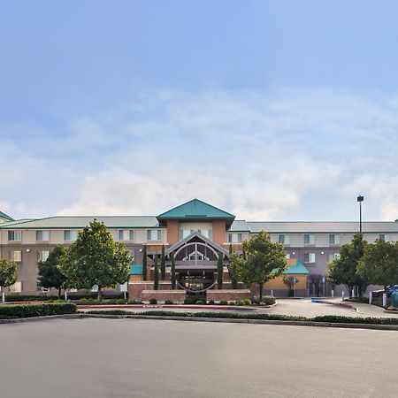 Holiday Inn Express & Suites Elk Grove Central - Hwy 99 By Ihg Ngoại thất bức ảnh